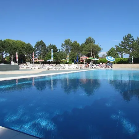 Your Modern Retreat With Poolside Bliss - Beahost Appartement Bibione