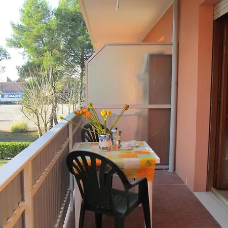 Appartement Your Modern Retreat With Poolside Bliss - Beahost *