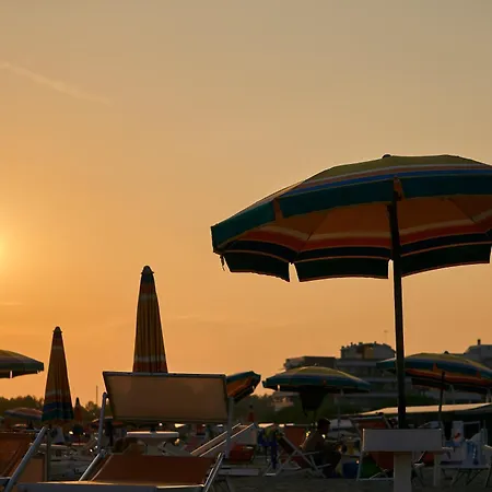Appartement Your Modern Retreat With Poolside Bliss - Beahost Bibione