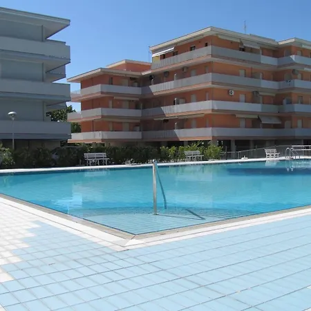 Your Modern Retreat With Poolside Bliss - Beahost Appartement Bibione