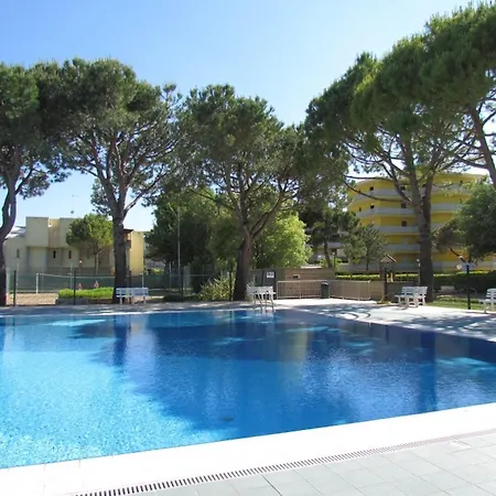 Your Modern Retreat With Poolside Bliss - Beahost Appartement