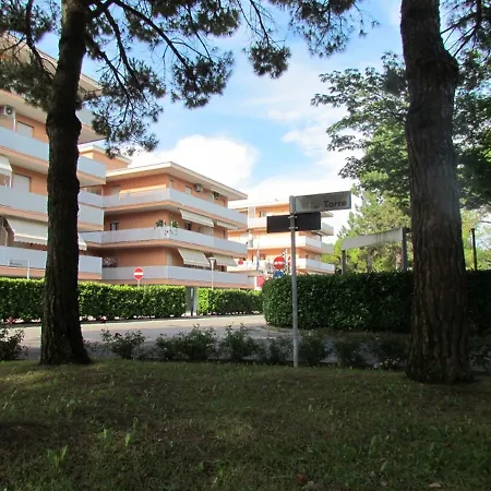 Appartement Your Modern Retreat With Poolside Bliss - Beahost Bibione